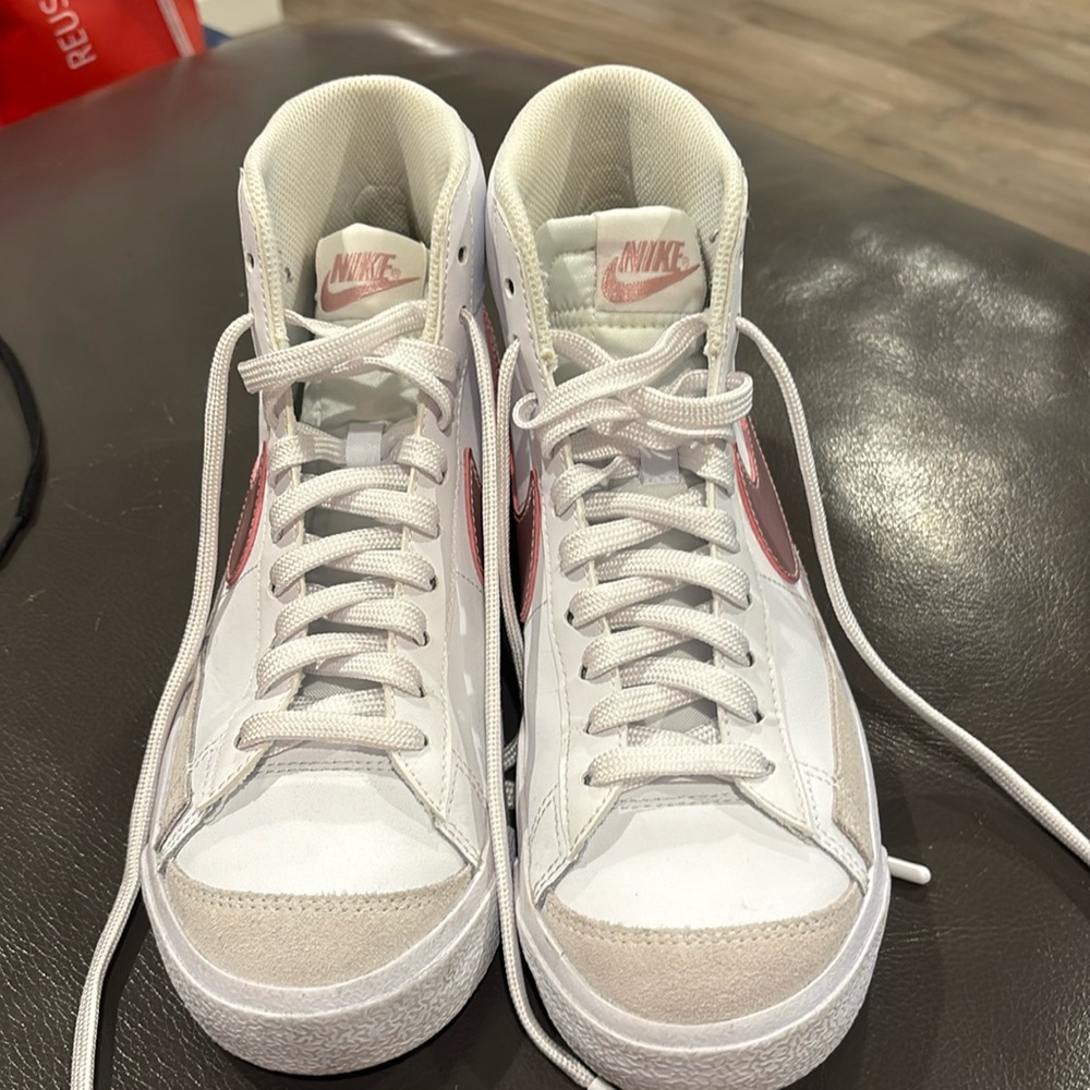 Nike blazers been worn no damage some creasing. all around no dirt or damage.